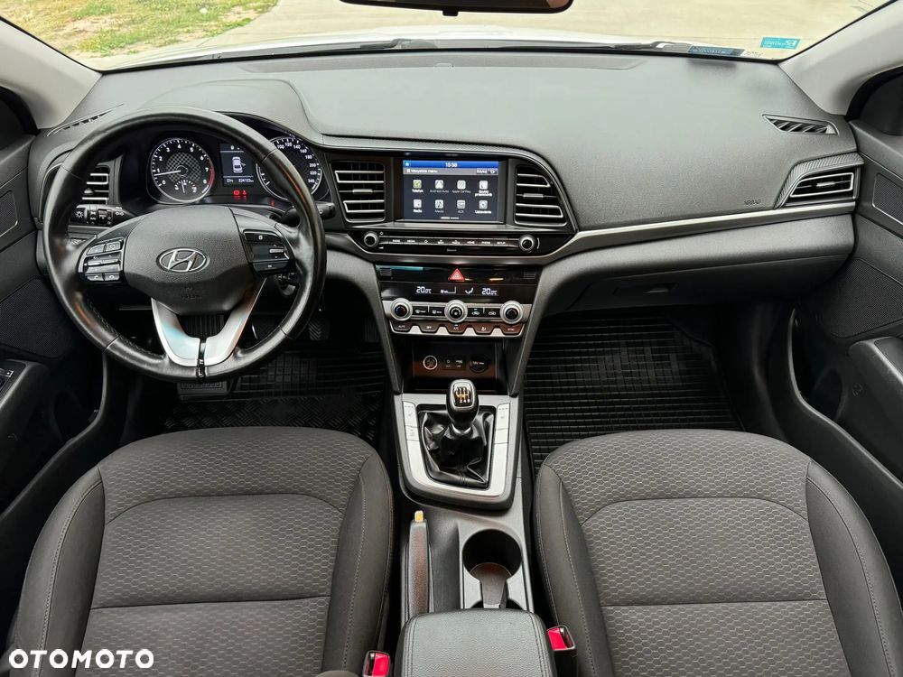 Hyundai Elantra 1.6 Comfort - 22