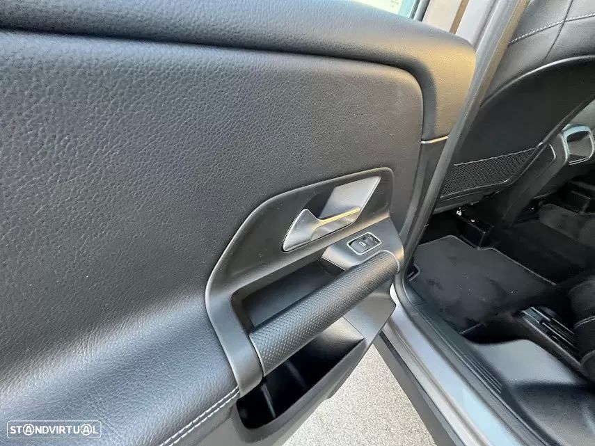 Mercedes-Benz GLB 200 d 4Matic - 42