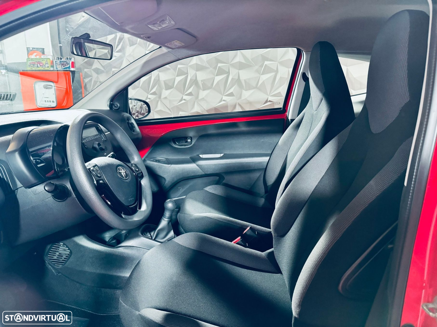 Toyota Aygo 1.0 X-Play Plus - 32