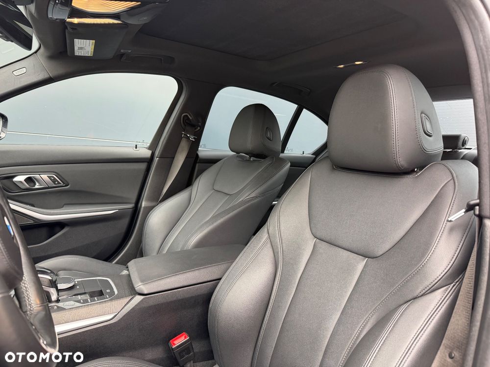 BMW Seria 3 330i xDrive Sport Line sport - 7