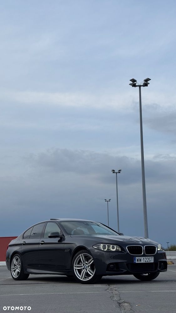 BMW Seria 5 550i - 13