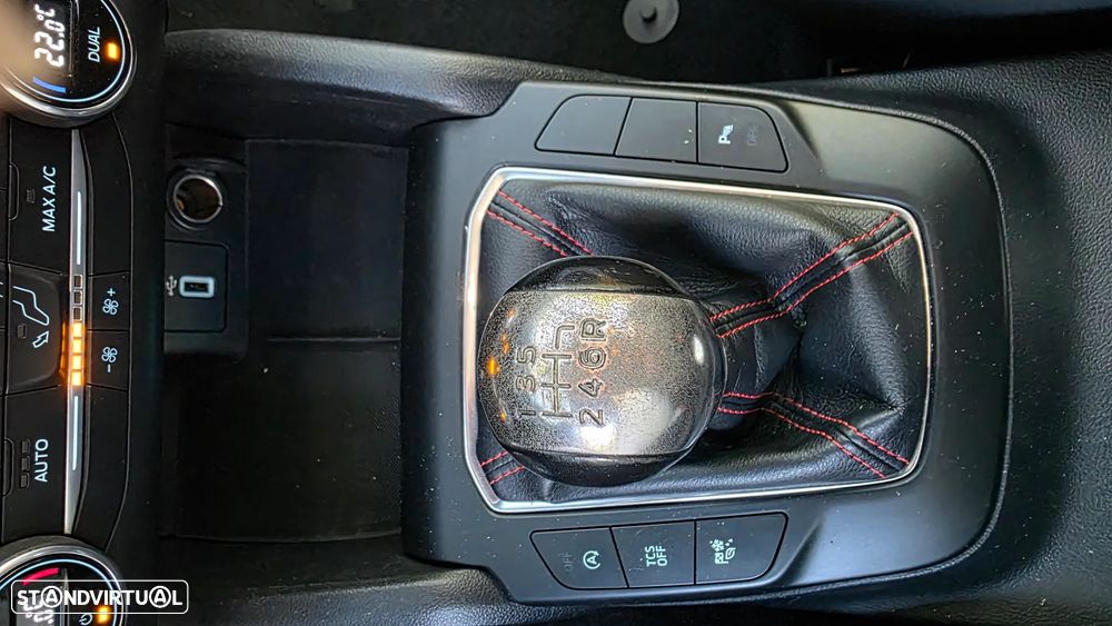 Ford Focus 1.0 EcoBoost S&S ST-LINE STYLE - 19