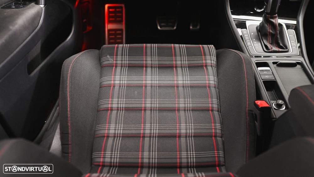 VW Golf GTI 2.0 TSI OPF DSG Performance - 21