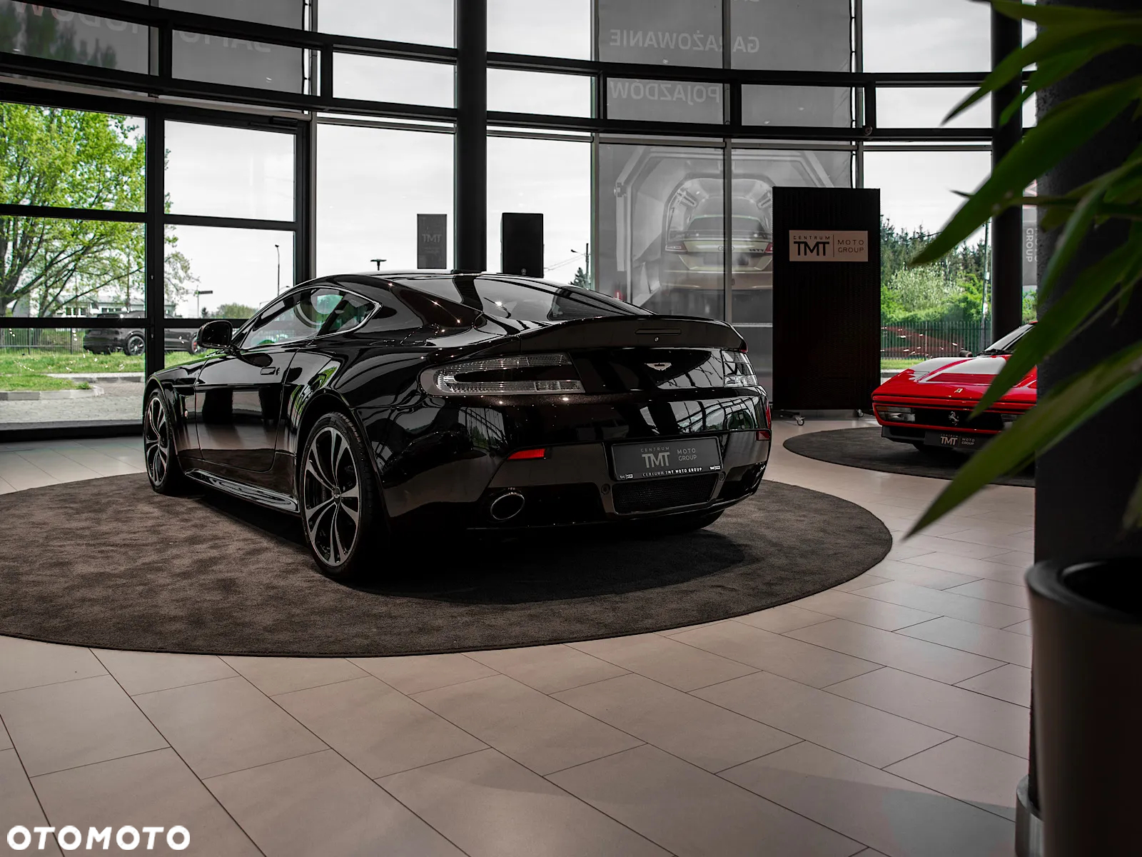 Aston Martin V12 Vantage - 7