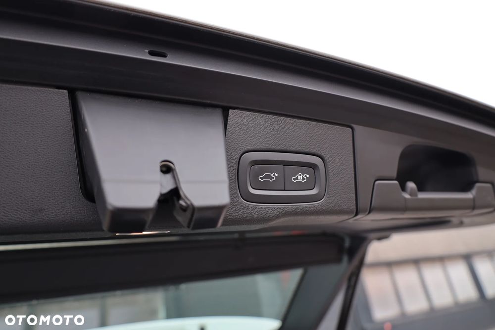 Volvo XC 60 T6 AWD Recharge Geartronic RDesign - 32