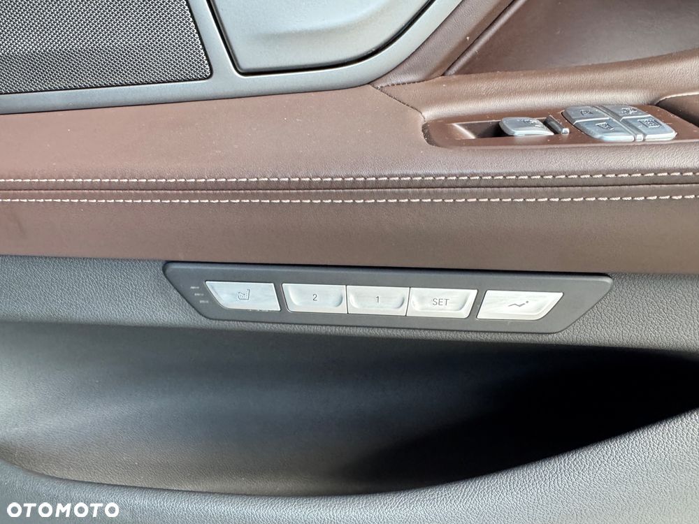 BMW Seria 7 730Ld xDrive sport - 31