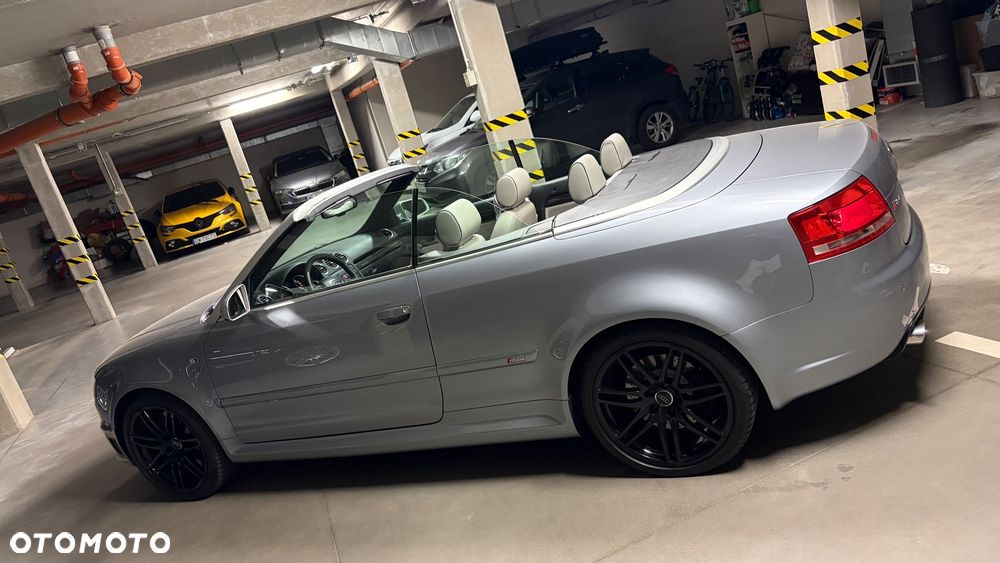 Audi RS4 Cabrio Standard - 17