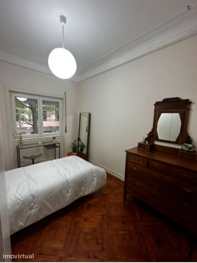 Quarto - localizado em Santo Ildefonso Porto - Grande imagem: 4/18