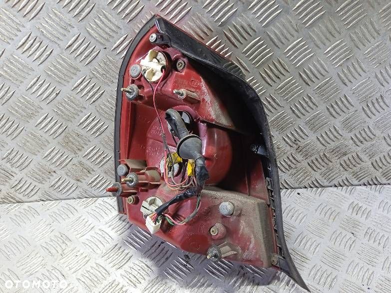 LAMPA PRAWA TYLNA HYUNDAI ELANTRA - 2