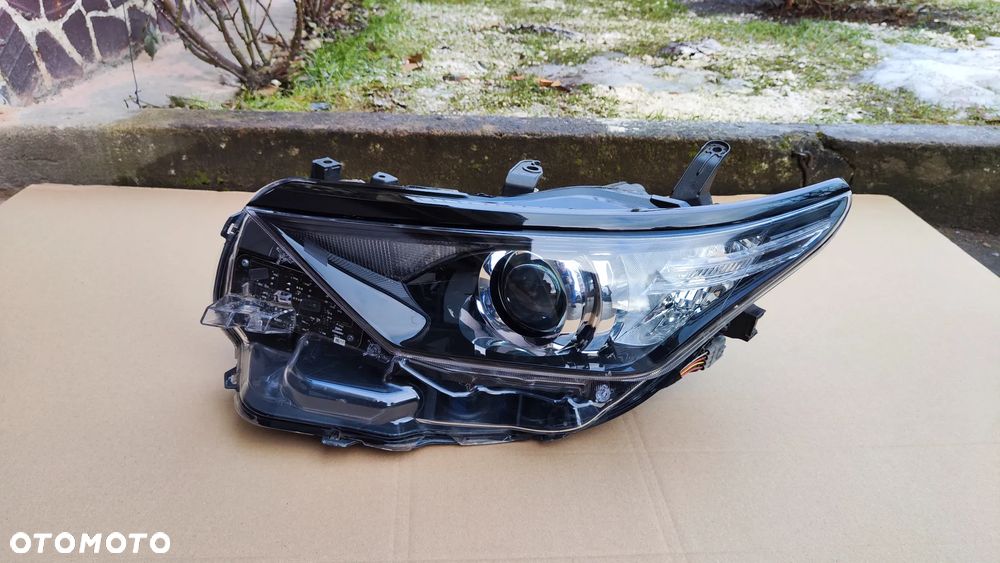 Auris II Lift 16-18 Lampa Przód Lewa Zwykła Selection - 1