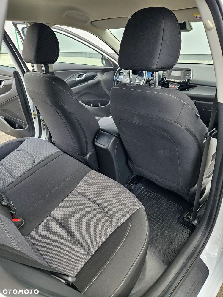 Hyundai i30 1.6 D Classic + - 16