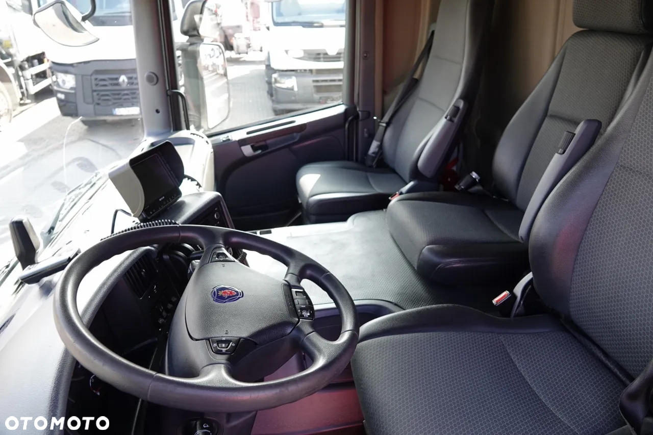 Scania P 450 / 4x2 / IZOTERMA  / NIISKI PRZEBIEG 96 tys. km  / WINDA ZAŁADOWCZA / OPONY 100% - 27