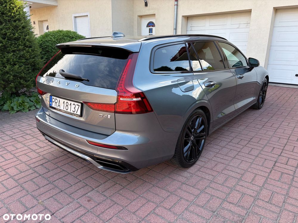Volvo V60 D4 R-Design - 3