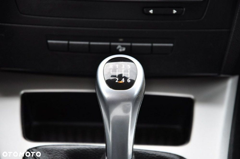 BMW Seria 3 325i Edition Exclusive - 31