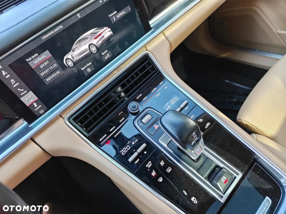 Porsche Panamera 4 - 12
