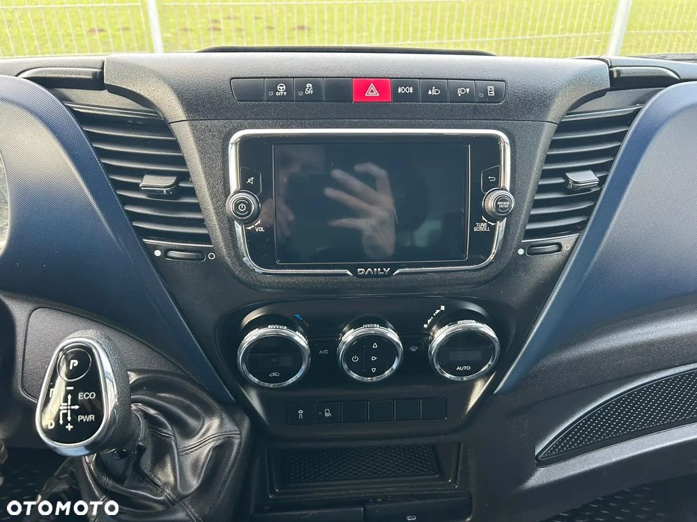 Iveco Daily 35C18 3.0 HPI Hi-Matic Kontener 8 palet + winda 1000kg + drzwi boczne **LED**Niski przebieg**Climatronic**Sprowadzony**2021R** - 18