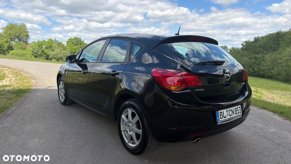 Opel Astra 1.4 Turbo - 11