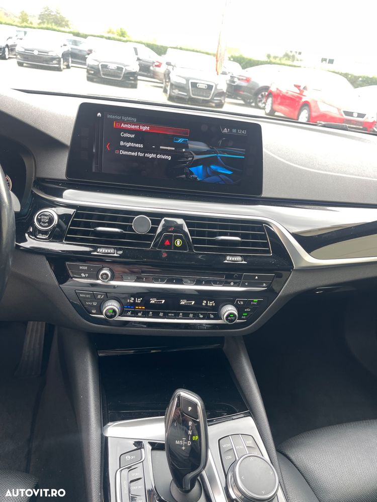 BMW Seria 5 520d xDrive AT - 34
