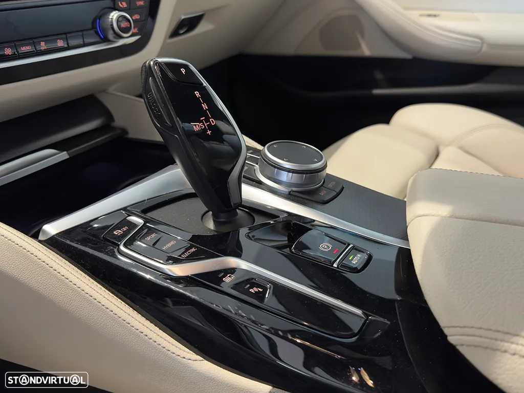 BMW 530 e Pack Desportivo M - 14