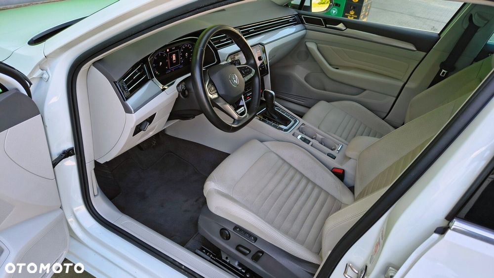 Volkswagen Passat Variant 2.0 TDI 4Mot Elegance DSG - 11