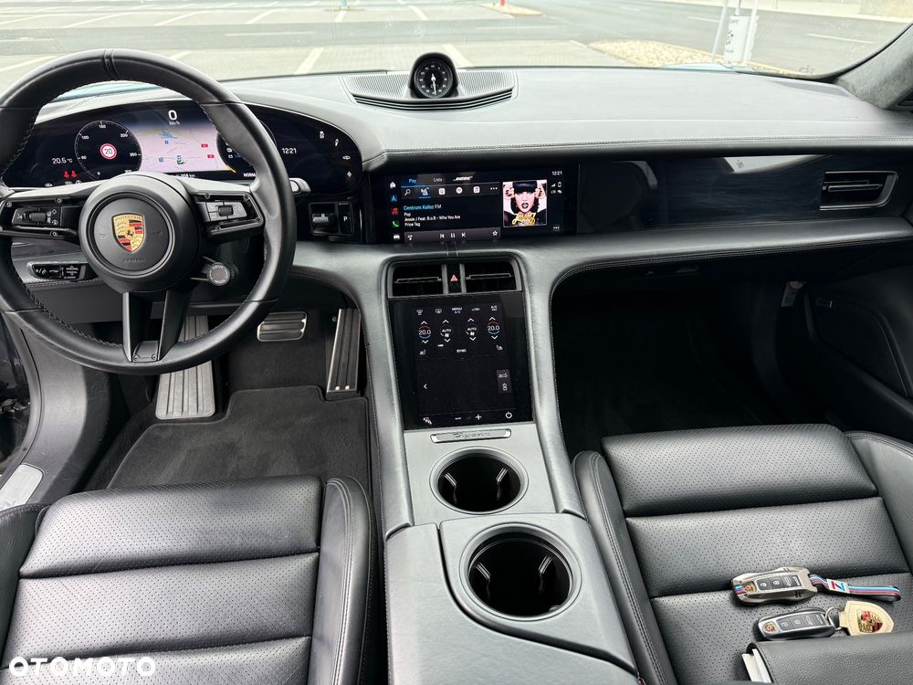 Porsche Taycan Turbo - 9