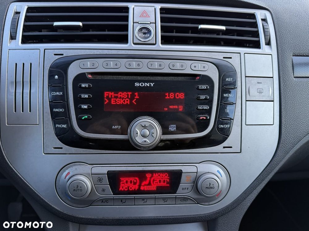 Ford Kuga 2.0 TDCi 2x4 Titanium - 25
