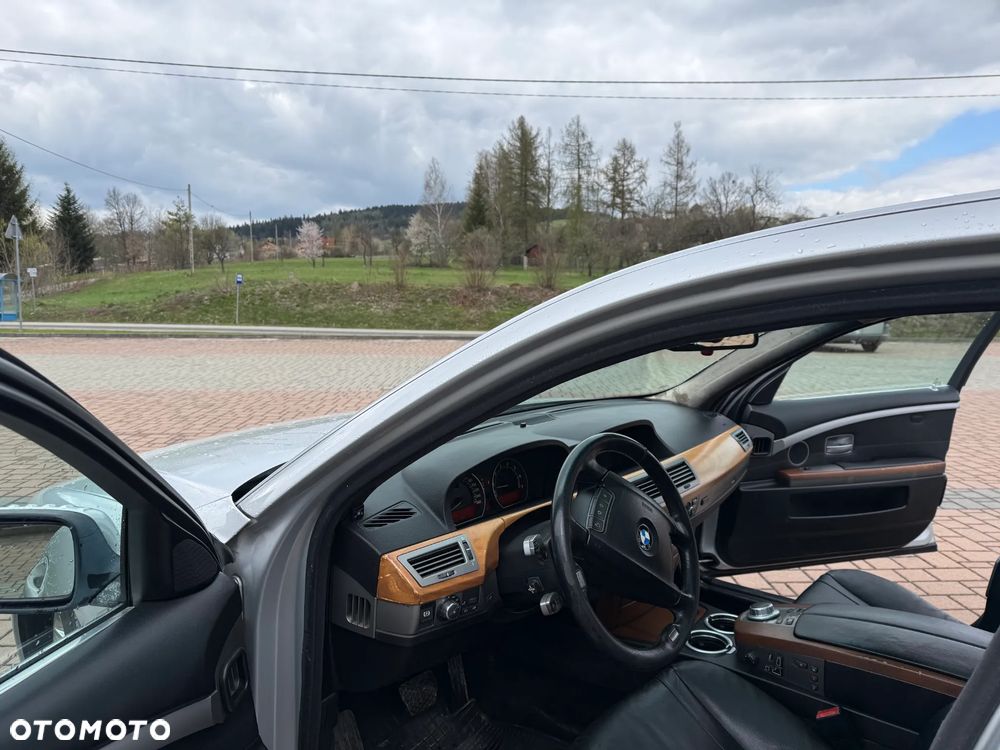 BMW Seria 7 750Li - 18