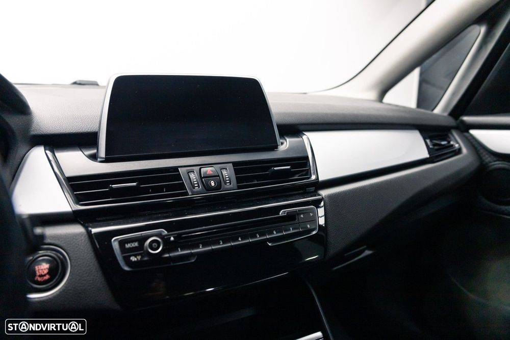 BMW 218 Active Tourer i Advantage Auto - 33