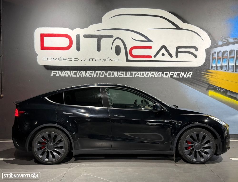 Tesla Model Y Performance Dual Motor AWD - 11