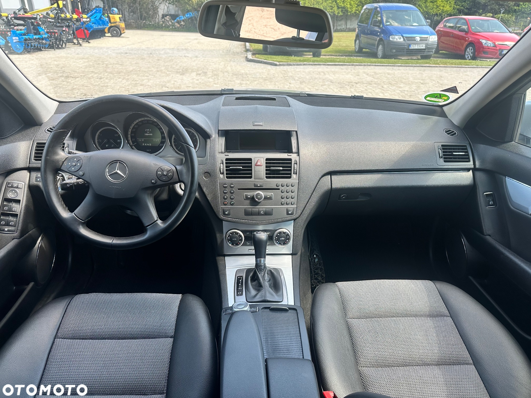 Mercedes-Benz Klasa C 180 T CGI Automatik BlueEFFICIENCY Avantgarde - 30