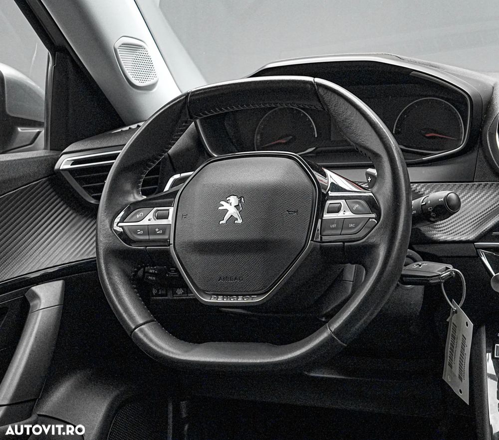 Peugeot 2008 1.2 L PureTech STT EAT8 Allure - 18
