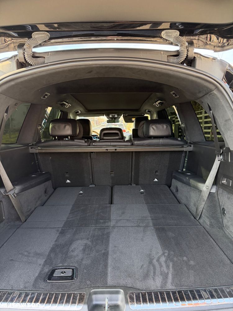 Mercedes-Benz GLS - 12