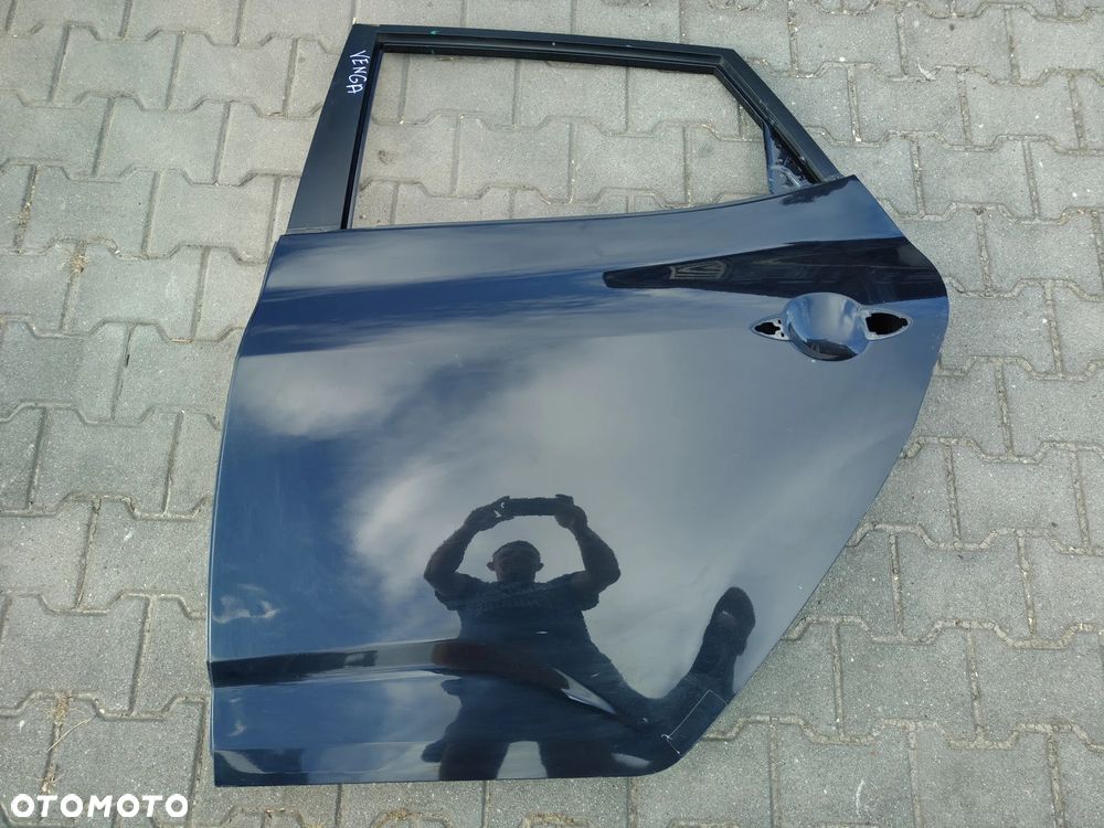 KIA VENGA TYLNE LEWE DRZWI - 1