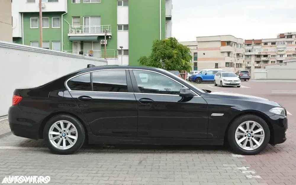 BMW Seria 5 518d Touring Aut. Luxury Line - 2