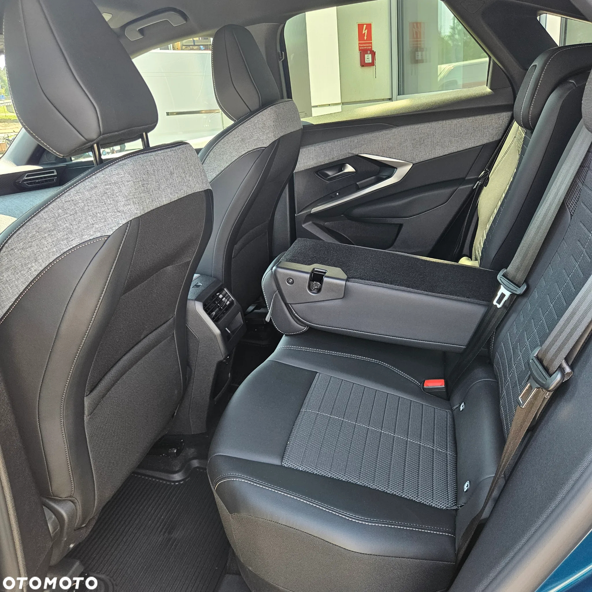 Peugeot 3008 1.2 PureTech mHEV Allure e-DCS6 - 13