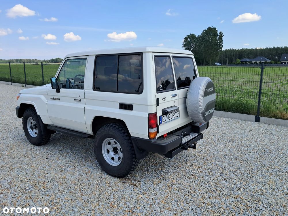 Toyota Land Cruiser LJ70 - 8