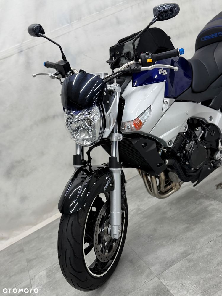 Suzuki GSR - 7