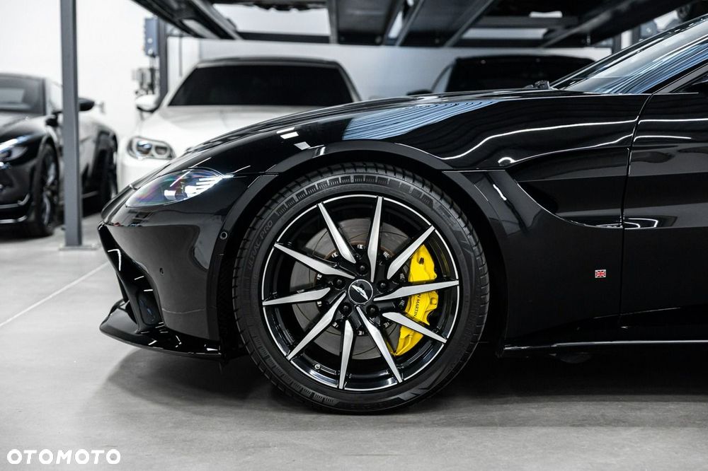 Aston Martin Vantage - 13