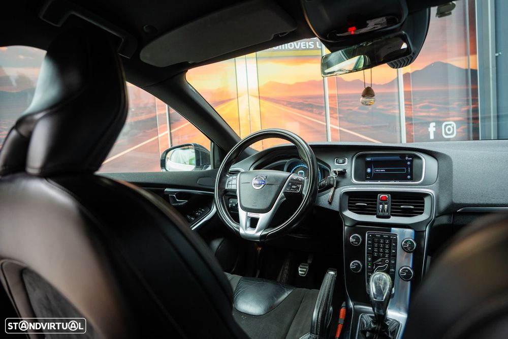 Volvo V40 D2 R Design - 10