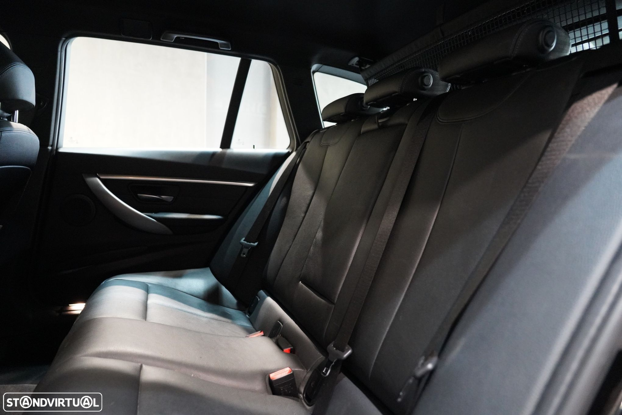 BMW 318 i Touring Pack M Auto - 24