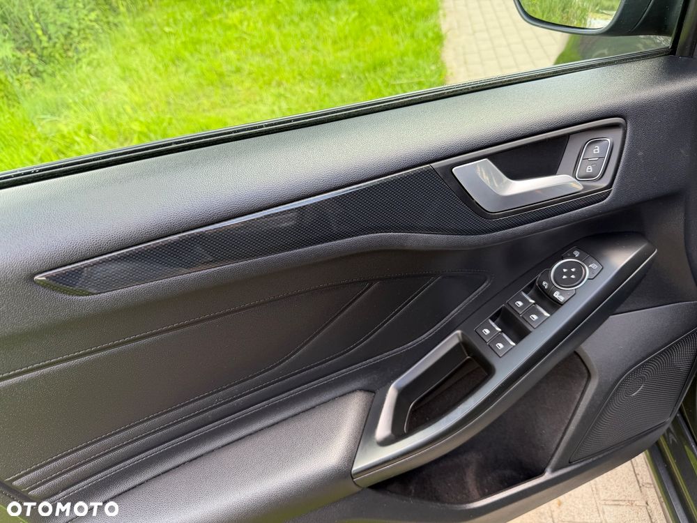 Ford Focus 1.5 EcoBlue Start-Stopp-System ST-LINE - 24