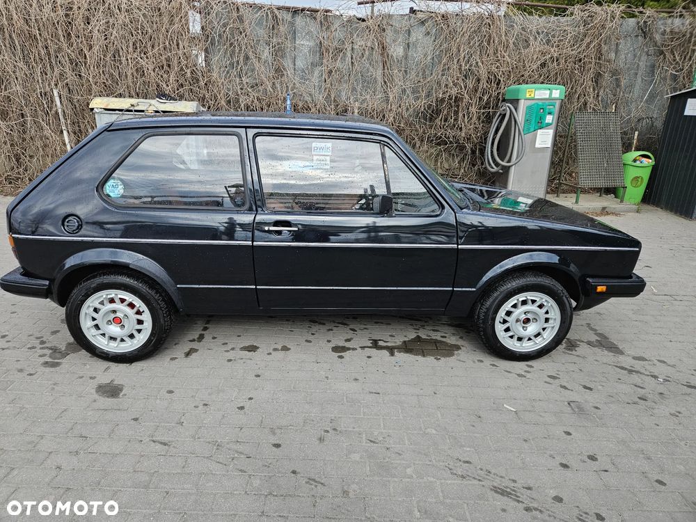 Volkswagen Golf - 1