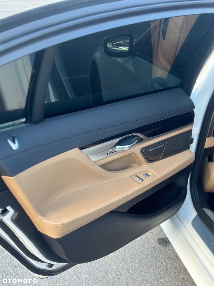 BMW Seria 7 740Li - 14
