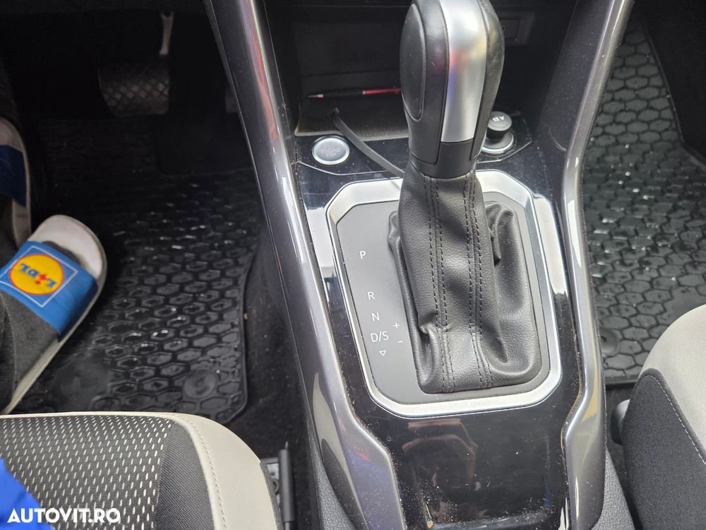 Volkswagen T-Roc - 6