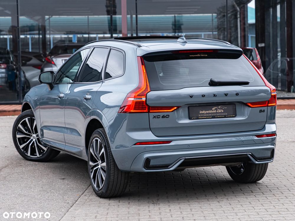 Volvo XC 60 B4 D Plus Dark - 4