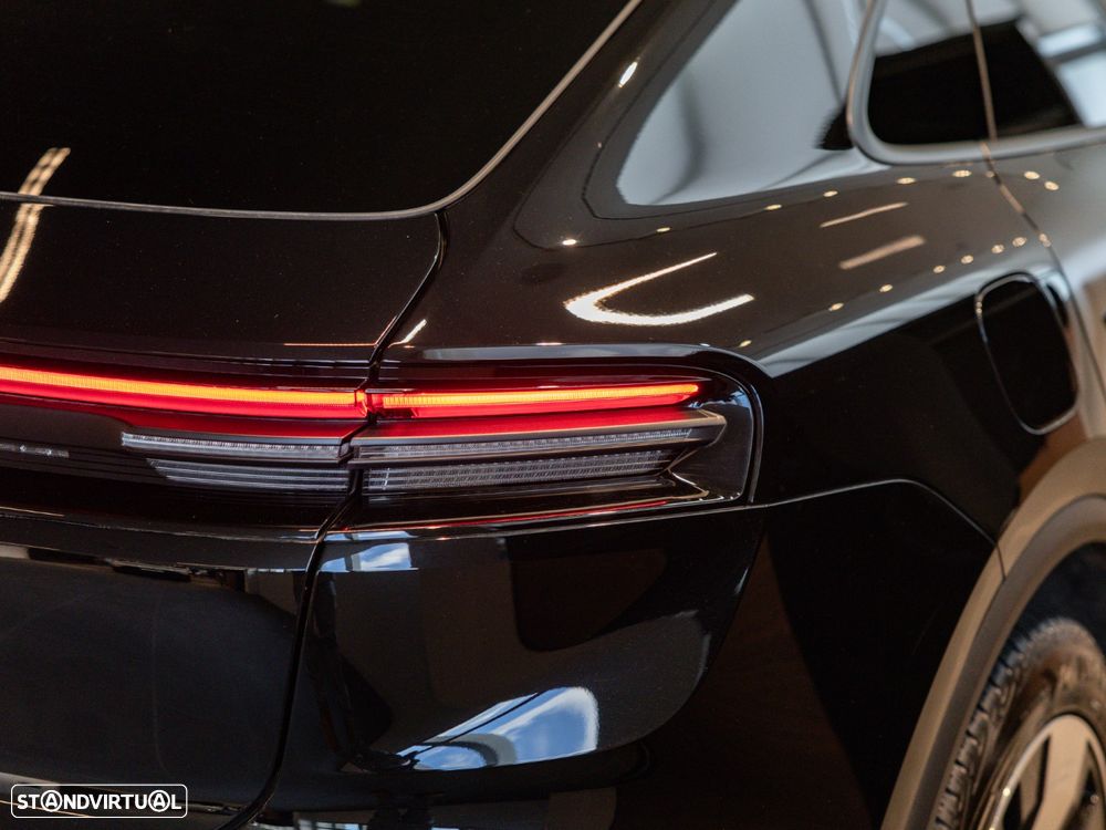Porsche Macan Electric - 18