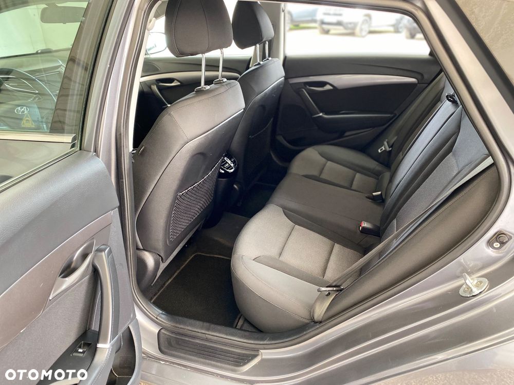 Hyundai i40 Kombi blue 1.6 Trend - 14