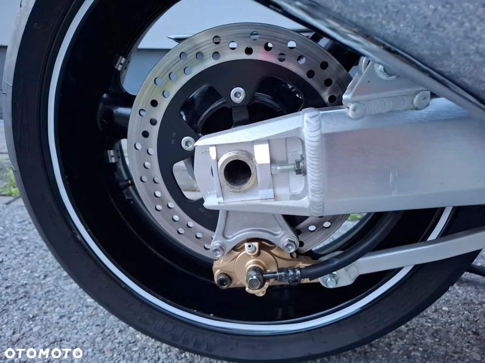 Suzuki GSX - 18