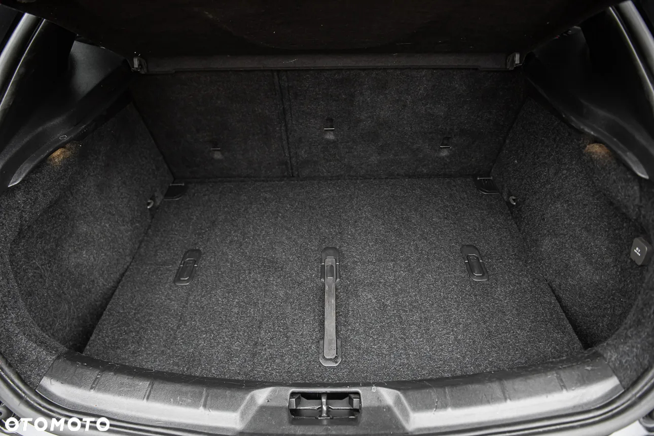 Volvo V40 Cross Country - 33
