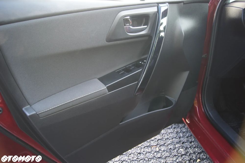 Toyota Auris Hybrid 135 Selection - 29
